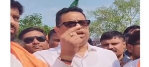 “রাগ থাকলে আমায় চড় মারুন, কিন্তু ভোটটা দিন!” সৌমিত্র খাঁর বিস্ফোরক আবেদনে তোলপাড় বঙ্গ রাজনীতি!