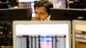 “৪ দিনে ধস নামল শেয়ার বাজারে”-উবে গেল লক্ষ কোটি টাকা; মাথায় হাত লগ্নিকারীদের