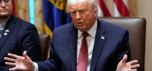 ইরানকে ‘কফিনবন্দি’ করার হুঁশিয়ারি ট্রাম্পের! তেল খনি থেকে দ্বীপ—সব উড়িয়ে দেওয়ার চরম আলটিমেটাম