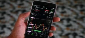 দালাল স্ট্রিটে রক্তক্ষরণ! ধসের বাজারেও লক্ষ্মীলাভের সুযোগ? এই ৩০ শেয়ারে বাজিমাত করার পরামর্শ বিশেষজ্ঞদের