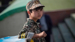 “খেলনা ফেলে হাতে বন্দুক!”-১২ বছরের শিশুদেরও যুদ্ধে পাঠাচ্ছে ইরান, স্তম্ভিত গোটা বিশ্ব