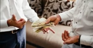 বিশেষ: বন্ধু বা আত্মীয় টাকা ধার চাইছে? এই ৩ টিপসে সহজেই ‘না’ বলুন সকলকে