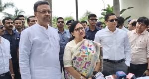 ‘ডোন্ট শাউট!’ বৈঠক চলাকালীন চন্দ্রিমাকে ধমক নির্বাচন কমিশনারের? অপমানের অভিযোগে ফুঁসছে তৃণমূল