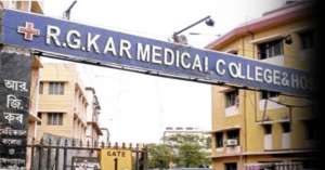 আরজি করের লিফট যেন আস্ত এক মরণফাঁদ! চোখের সামনে স্বামীর চুরমার দেহ দেখে শিউরে উঠছেন স্ত্রী