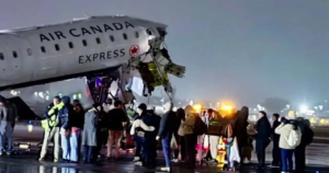 নিউ ইয়র্কে রানওয়েতে ভয়াবহ রক্তক্ষয়ী সংঘর্ষ! এয়ার কানাডার বিমানের ধাক্কায় মৃত ২ উদ্ধারকারী