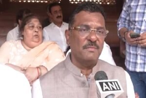 ১ মে থেকে কড়াকড়ি! মারাঠি না জানলে বাতিল হবে অটো-ট্যাক্সি লাইসেন্স, মহারাষ্ট্রে বড় ঘোষণা।