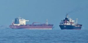 হরমুজে ভারতীয় জাহাজে ইরানের গুলিবর্ষণ! মাঝসমুদ্রে রণক্ষেত্র, দিল্লিতে তলব রাষ্ট্রদূতকে