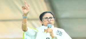 ভবানীপুরে ধুন্ধুমার! ৪ পুলিশ অফিসার সাসপেন্ড হতেই কমিশনের ওপর রেগে আগুন মুখ্যমন্ত্রী, তুললেন ‘ওয়াশিং মেশিন’ তোপ!