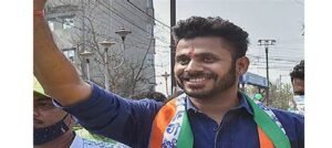 ৭০ জন প্রার্থী টাকা দিয়ে টিকিট কিনেছেন! নাম না করে শীর্ষ নেতৃত্বকে বিঁধে জোড়াফুল ছাড়ছেন মনোজ তিওয়ারি?
