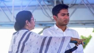 রাজ্যে বড়সড় পালাবদলের ইঙ্গিত! মমতা-অভিষেকের বাড়ির সামনে কেন্দ্রীয় বাহিনী, থমথমে কালীঘাট!