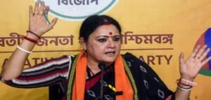 বর্ষা আসার আগেই নবান্নে ডেঙ্গি নিয়ে জরুরি বৈঠক! প্রাক্তনদের চরম তোপ দেগে একি বার্তা দিলেন নতুন মন্ত্রী অগ্নিমিত্রা?