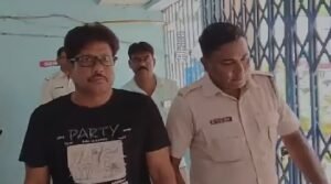 “মদ কারখানায় শ্রমিক সরবরাহ, তারপর তোলাবাজি!”-কৃষ্ণনগরে গ্রেপ্তার তৃণমূল নেতা