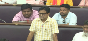 “সংখ্যা নয়, অধিকার দেখুন!” বিধানসভায় পা রেখেই স্পিকারের চোখে চোখ রেখে চ্যালেঞ্জ ছুড়লেন একমাত্র বাম প্রতিনিধি