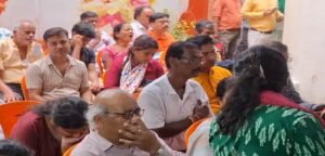 মৃত কর্মীর চাকরির ফাইল আটকে ৭ বছর: সমাধানের আশায় সল্টলেকের ‘জনতার দরবারে’ মীনাক্ষী