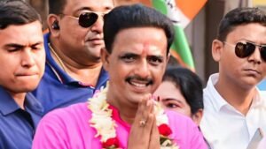 “অভিষেকের নির্দেশে আমাকে সরানো হয়েছিল”-কার দিকে ঝুঁকছেন প্রদীপ সরকার?