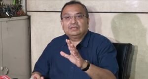 ধরনা মঞ্চে হঠাৎ অসুস্থ কুণাল ঘোষ! তড়িঘড়ি হাওয়া করলেন মুখ্যমন্ত্রী মমতা।