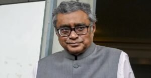 ঐতিহ্য আর আধুনিকতার মেলবন্ধন: কলকাতা স্টক এক্সচেঞ্জকে পুনরুজ্জীবিত করার পথে অর্থমন্ত্রী স্বপন দাশগুপ্ত