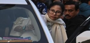 শিবসেনার মতো কি তৃণমূলও হাতছাড়া? মমতা-অভিষেকের হাত থেকে কি এবার প্রতীক ও সম্পত্তিও যাবে?