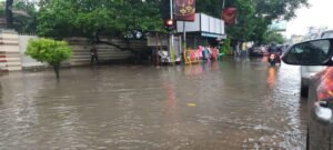 দিনদুপুরে অকাল সন্ধ্যা! প্রবল ঝড়-বৃষ্টিতে ভাসল বাইপাস থেকে আরজি কর, আগামী কয়েক ঘণ্টা সাবধান!
