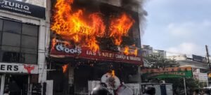 অগ্নিকাণ্ডে প্রাণহানি ১৫! শোকবার্তা মোদীর, সফর বাতিল করে তড়িঘড়ি লখনউ ফিরছেন যোগী