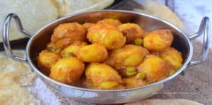 রবিবারের লাঞ্চে রাজকীয় স্বাদ! পেঁয়াজ-রসুন ছাড়াই বানান খাঁটি কাশ্মীরি আলুর দম
