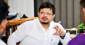 তৃণমূল কার? নির্বাচন কমিশনের দ্বারস্থ ঋতব্রত বন্দ্যোপাধ্যায়, সরাসরি আক্রমণ ‘পারিবারিক একনায়কতন্ত্র’-কে
