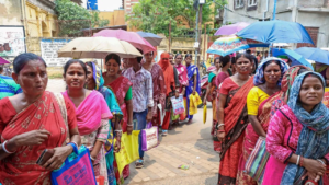 অন্নপূর্ণা যোজনার টাকা না পেলে কোথায় যোগাযোগ করবেন? রইল জরুরি হেল্পলাইন নম্বর ও নিয়ম!