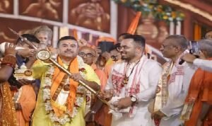 ‘যোগীজিকে দেখে উৎসাহ পাই’,-তারকেশ্বর ধাম সাজাতে ১৫ কোটির প্রজেক্ট ঘোষণা শুভেন্দুর