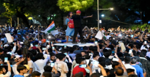 ‘হাতে লাঠি, তরোয়াল নিয়ে হামলা!’ যন্তরমন্তরে ককরোচ জনতা পার্টির বিক্ষোভ ঘিরে ভয়াবহ সংঘর্ষ, আহত একাধিক পুলিশকর্মী