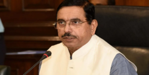 ধর্মেন্দ্র প্রধানের ইস্তফার পর বড় আশা পড়ুয়াদের! নতুন শিক্ষামন্ত্রী প্রহ্লাদ যোশীর কাছে কোন ৫ বড় দাবি তুললেন তাঁরা?