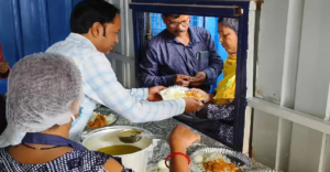 ৫ টাকার ‘মা ক্যান্টিন’-এ দুর্নীতির মারাত্মক অভিযোগ! স্বনির্ভর গোষ্ঠীকে সামনে রেখে লক্ষ লক্ষ টাকা আত্মসাতের চাঞ্চল্য
