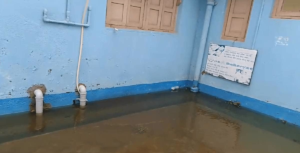 প্রবল বৃষ্টিতে জলের তলায় সন্দেশখালির গ্রামীণ হাসপাতাল! অক্সিজেন সিলিন্ডার থেকে ওষুধ নষ্ট, চরম ভোগান্তিতে রোগীরা