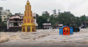 গোদাবরীর সর্বগ্রাসী রূপ! জলের নিচে একাধিক মন্দির ও স্কুল, নাসিকে ভয়াবহ বন্যা পরিস্থিতির সৃষ্টি