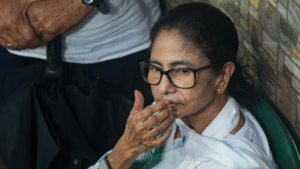 কুণালের জন্য মুখ খুললেন, অথচ কল্যাণের বেলায় চুপ মমতা! তবে কি দূরত্ব বাড়াতে চাইছেন তৃণমূল সুপ্রিমো?
