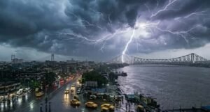 বঙ্গোপসাগরে গভীর নিম্নচাপের তাণ্ডব! বালেশ্বর-ক্যানিংয়ের মাঝে স্থলভাগে প্রবেশ, দক্ষিণবঙ্গ জুড়ে লাল সতর্কতা?