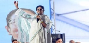 “এসপি-আইসি-রা বিজেপির জেলা সভাপতি!” শহিদ দিবসের মঞ্চ থেকে বিস্ফোরক আক্রমণে ফুঁসছেন মমতা