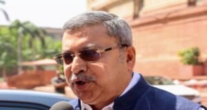 কাকে উদ্দেশ করে মঞ্চ থেকে এমন প্রশ্ন ছুড়লেন কল্যাণ বন্দ্যোপাধ্যায়? ক্যাথিড্রাল রোডের শোরগোল তুঙ্গে