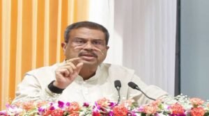 ইস্তফার দাবি উড়িয়ে কোমর বেঁধে মাঠে নামছেন ধর্মেন্দ্র প্রধান! শিক্ষাব্যবস্থায় বড় সংস্কারের ঘোষণা কেন্দ্রের!