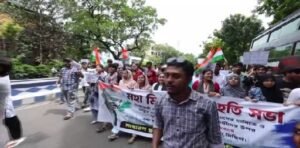 সন্ধ্যা নামতেই ধর্মতলায় বামেদের ধুন্ধুমার অবস্থান বিক্ষোভ! শিক্ষামন্ত্রীর পদত্যাগ না হওয়া পর্যন্ত আন্দোলন চলবে, হুংকার এসএফআই নেতার!