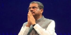 ‘সত্যিকারের নেতার মতো কাজ করেছেন!’ ইস্তফা দিতেই ধর্মেন্দ্র প্রধানকে বড় বার্তা মোদী মন্ত্রীর