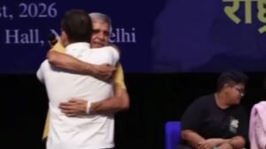 ‘আমাকে মেলোনি ভেবে…?’ রাহুলের কাণ্ড দেখে ভরা সভাতেই যা বললেন কংগ্রেস নেতা!