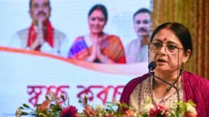 “কে বলে দেবে কী পরব, কখন ঘরে ফিরব?”-নারী নিরাপত্তার দাবিতে পথে নামছেন অগ্নিমিত্রা, তুঙ্গে রাজনৈতিক চর্চা