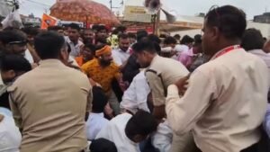 মহাকাল মন্দিরে উপচে পড়া ভিড়! হুড়মুড়িয়ে ভেঙে পড়ল ব্যারিকেড? পদপিষ্ট হওয়ার ঘটনায় চাঞ্চল্য