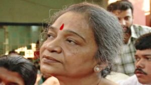 ৫ দিন পর উডল্যান্ডস থেকে বাড়ি ফিরলেন মীরা দেবী! কী অবস্থায় রয়েছেন প্রাক্তন মুখ্যমন্ত্রীর স্ত্রী?