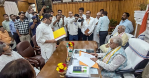 বিজেপির দুর্গে বড় ধাক্কা! বাঁকিপুর বিধানসভায় বিধায়ক হিসেবে শপথ নিলেন প্রশান্ত কিশোর