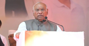 “গান্ধী-নেহরুর মতো আমিও বন্দে মাতরম গেয়েছি, পারলে মামলা করুন!” খাড়গের মন্তব্যে তোলপাড় দেশ