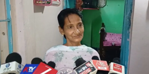 টালির চালের ফুটো দিয়ে জল পড়া ঘরেই এল সুখবর! অন্নপূর্ণা যোজনার টাকা পেতেই কান্নায় ভেঙে পড়লেন প্রৌঢ়া