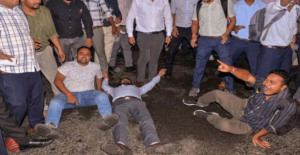 ছাত্র আন্দোলনের চাপে বাতিল নিয়োগ পরীক্ষা! চাকরি হারানোর আশঙ্কায় এবার রাস্তায় নামলেন হাজার হাজার সরকারি কর্মী