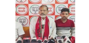 তৃণমূল নেতার বাড়িতে যাওয়া নিয়ে তুলকালাম! নিজের দলের নেতাদের বিরুদ্ধেই এবার বড় ষড়যন্ত্রের অভিযোগ তুললেন বিজেপি সভাপতি
