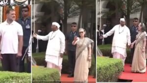 গান থামানো নিয়ে জোর বিতর্ক! সোনিয়া গান্ধীকে নিয়ে কোন সাফাই দিল কংগ্রেস?